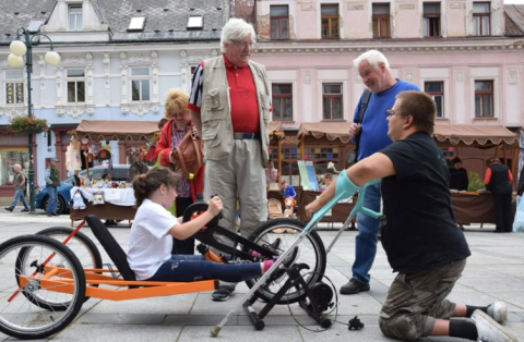 Ve slalomu na invalidním vozíku vybojoval náměstek hejtmana třetí místo